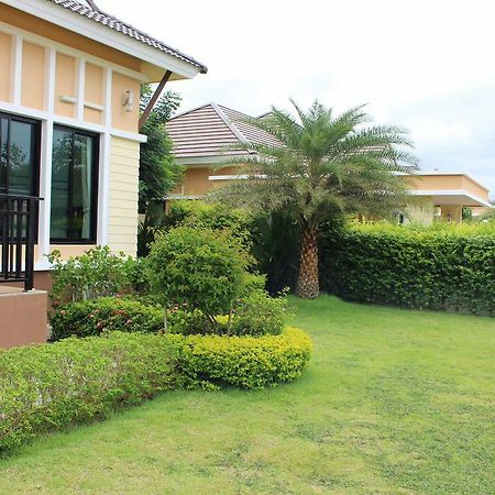 Hotel Ban Sumalai Rayong Esterno foto