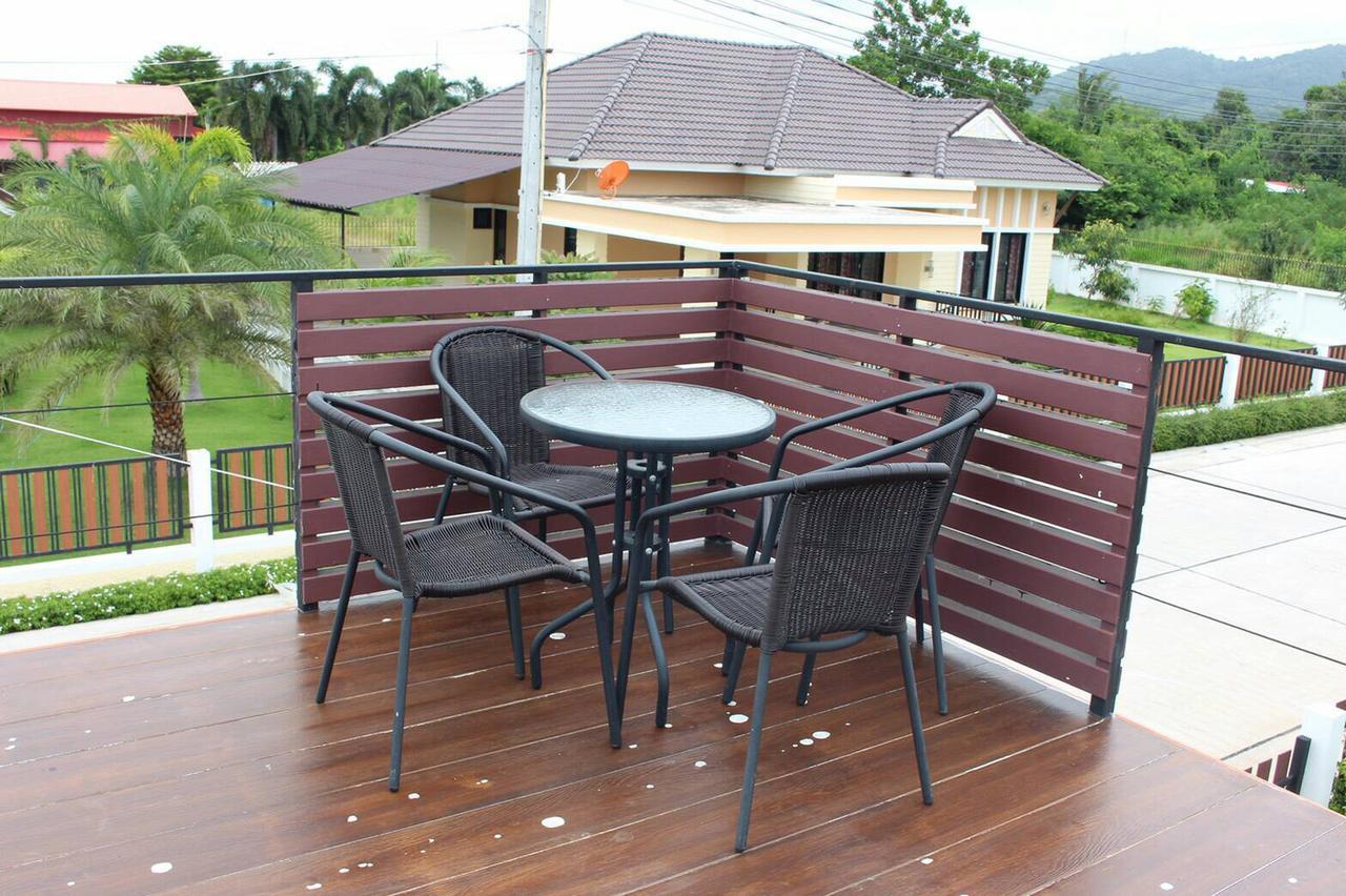 Hotel Ban Sumalai Rayong Esterno foto