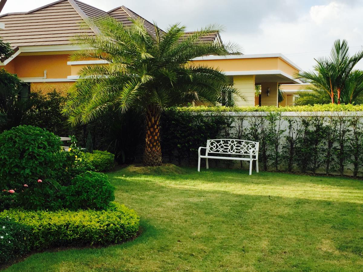 Hotel Ban Sumalai Rayong Esterno foto
