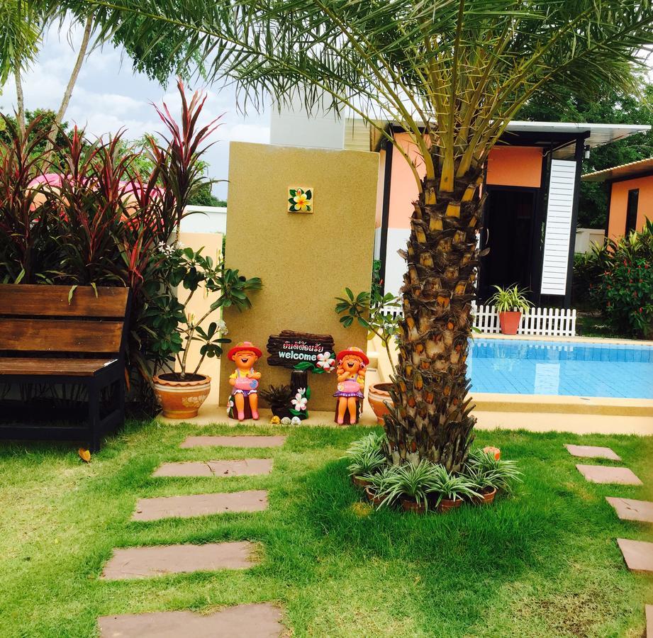 Hotel Ban Sumalai Rayong Esterno foto