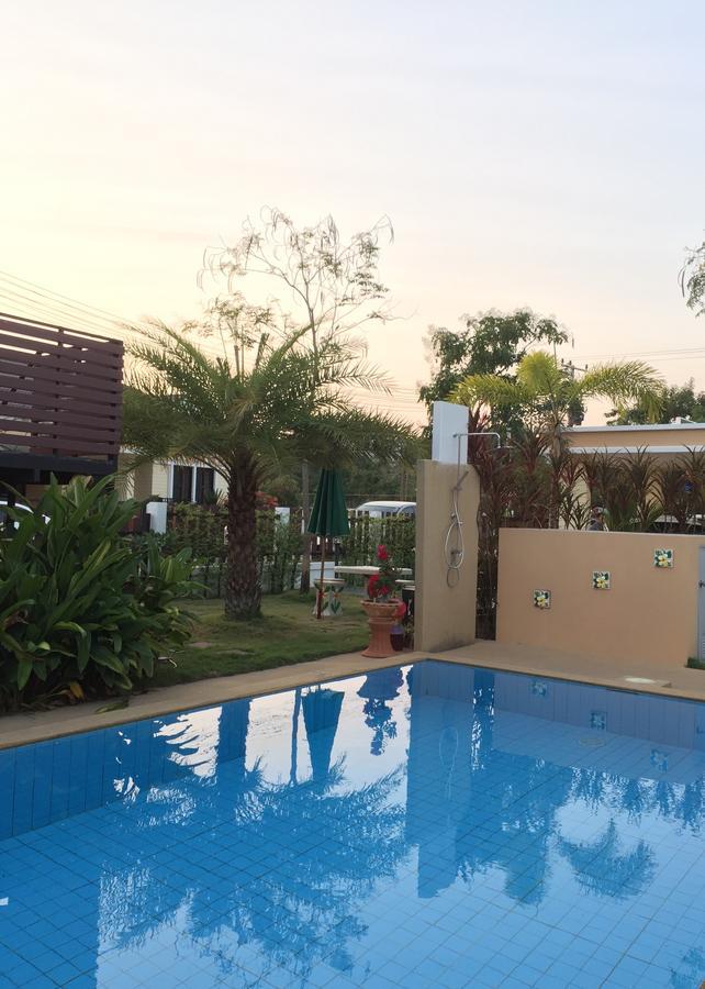 Hotel Ban Sumalai Rayong Esterno foto