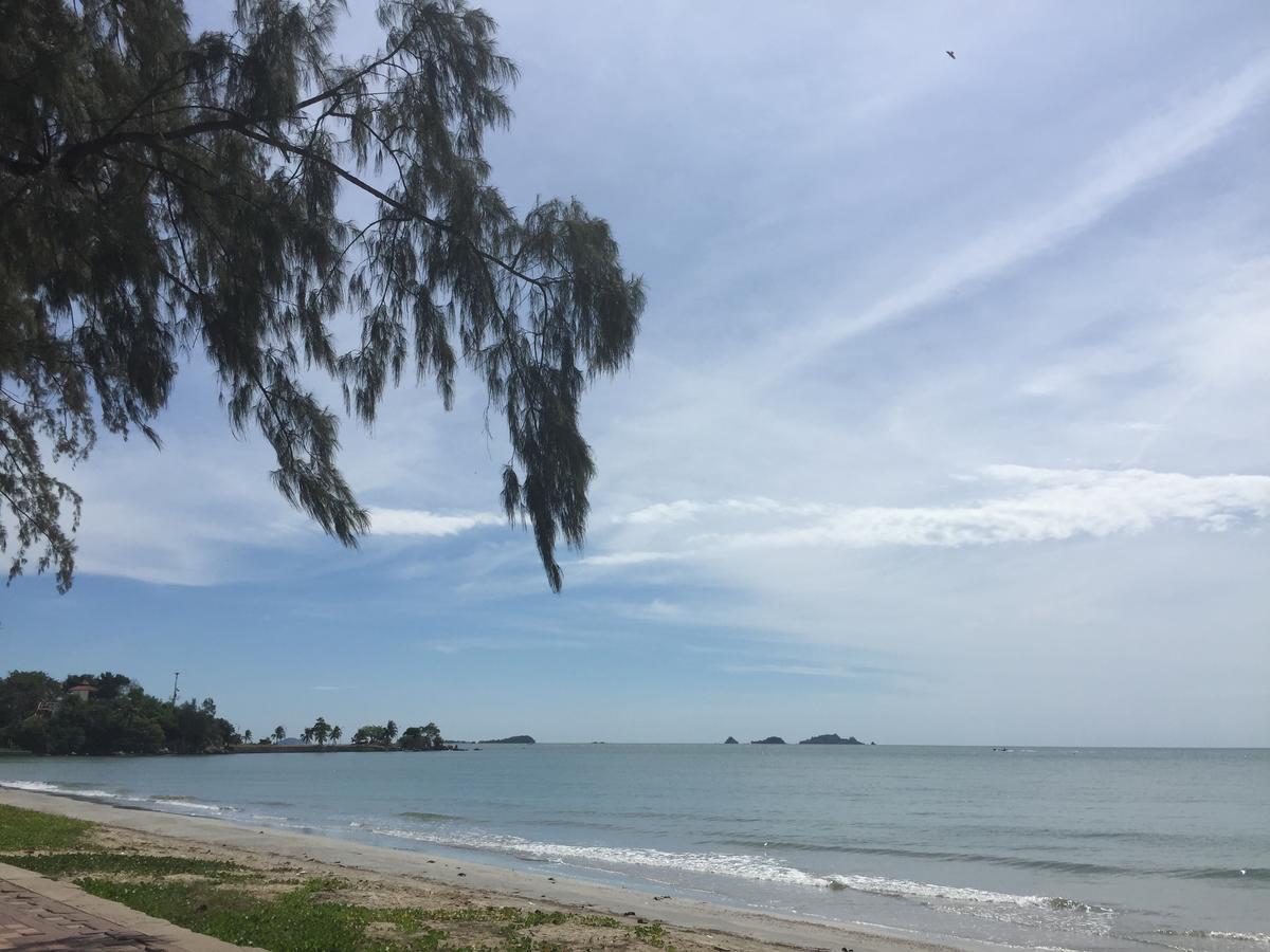 Hotel Ban Sumalai Rayong Esterno foto