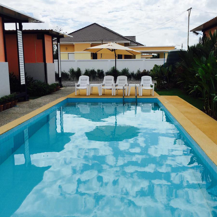 Hotel Ban Sumalai Rayong Esterno foto