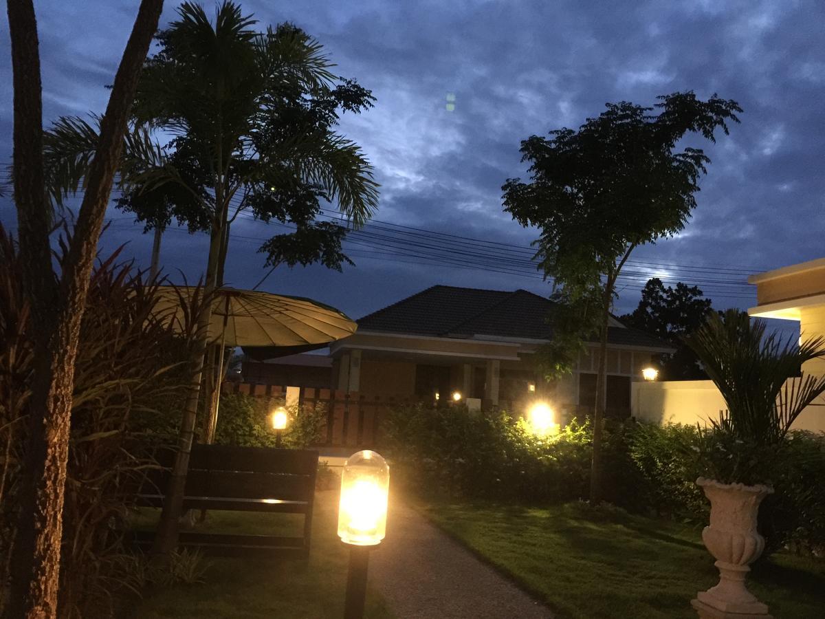 Hotel Ban Sumalai Rayong Esterno foto