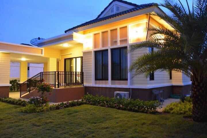 Hotel Ban Sumalai Rayong Esterno foto