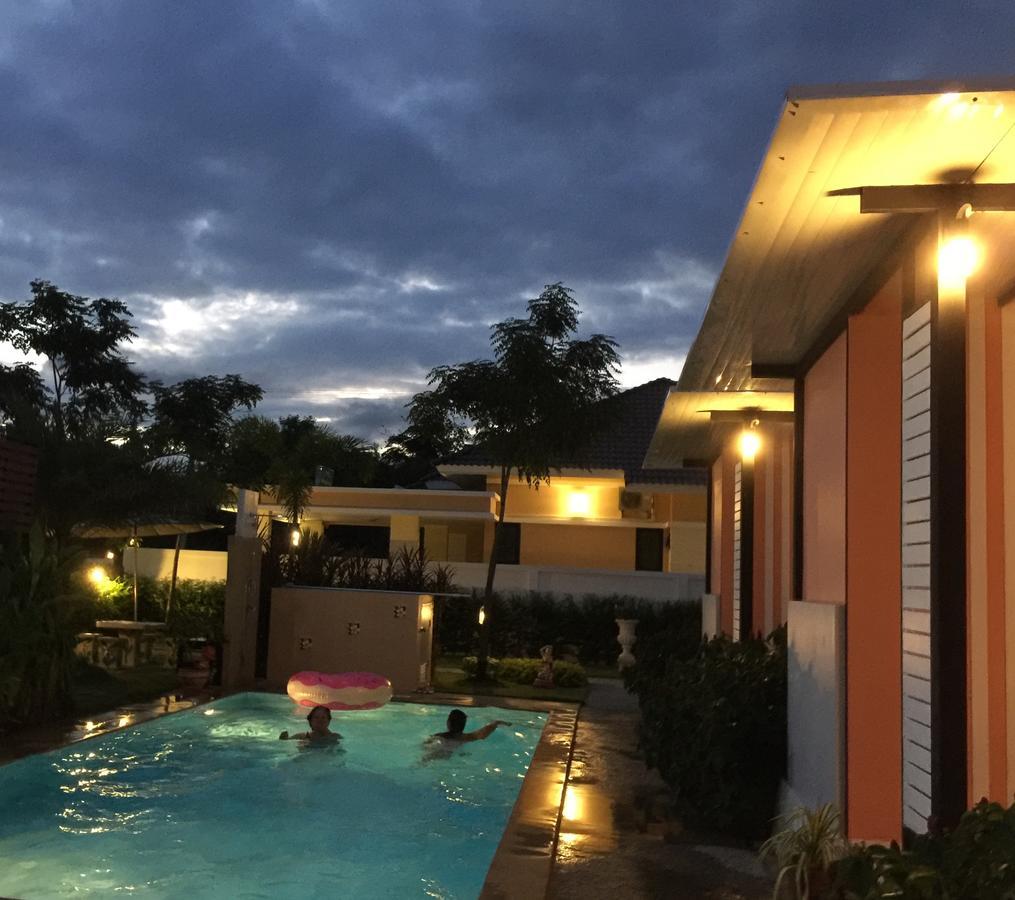 Hotel Ban Sumalai Rayong Esterno foto