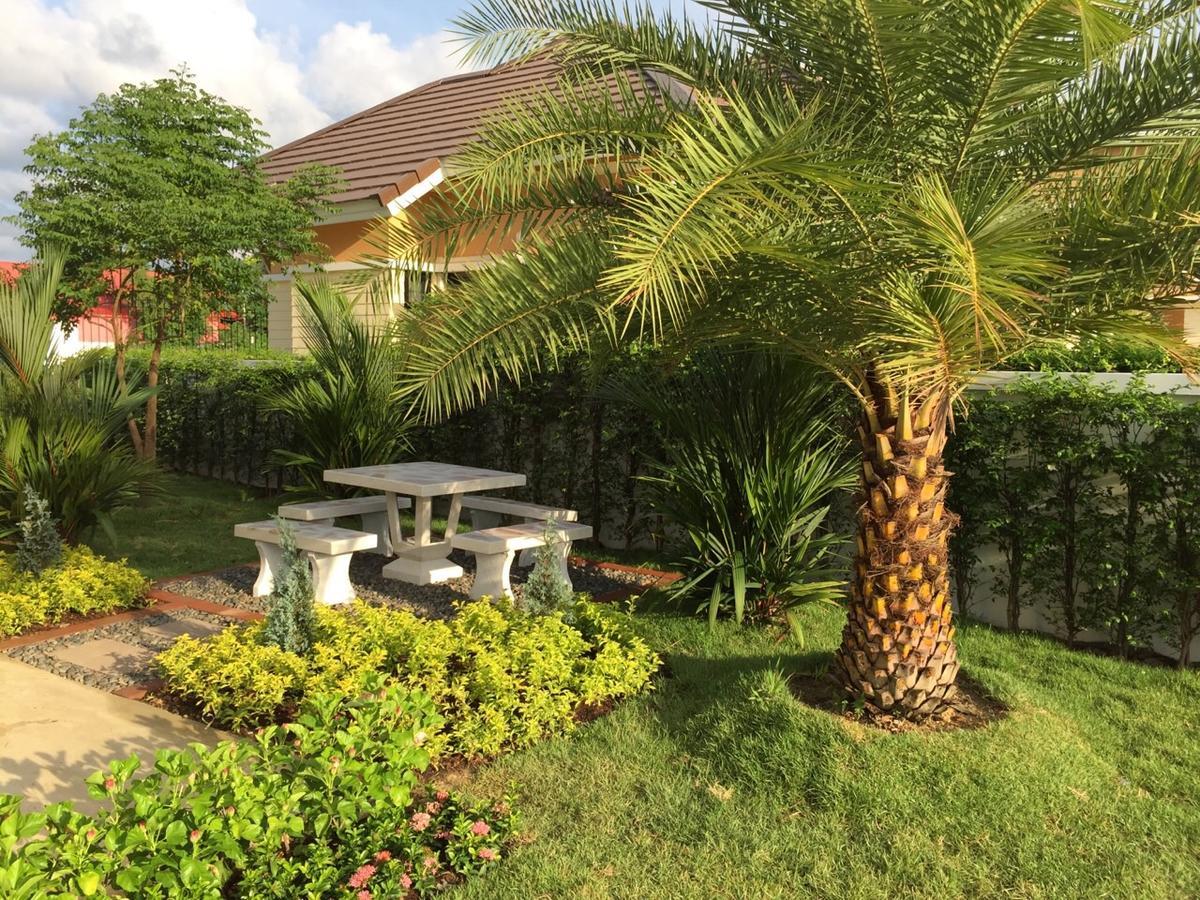 Hotel Ban Sumalai Rayong Esterno foto