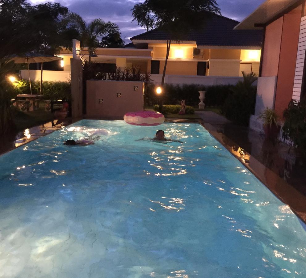 Hotel Ban Sumalai Rayong Esterno foto