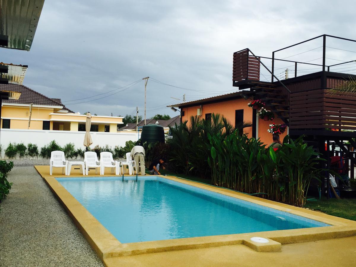Hotel Ban Sumalai Rayong Esterno foto