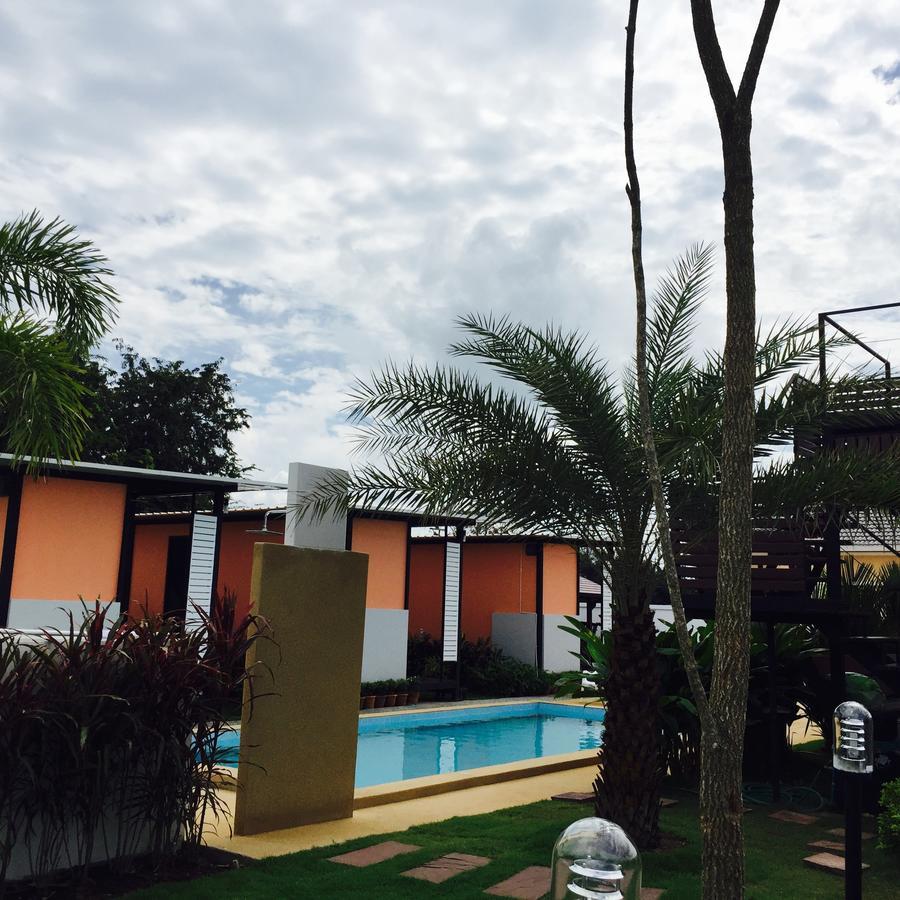 Hotel Ban Sumalai Rayong Esterno foto