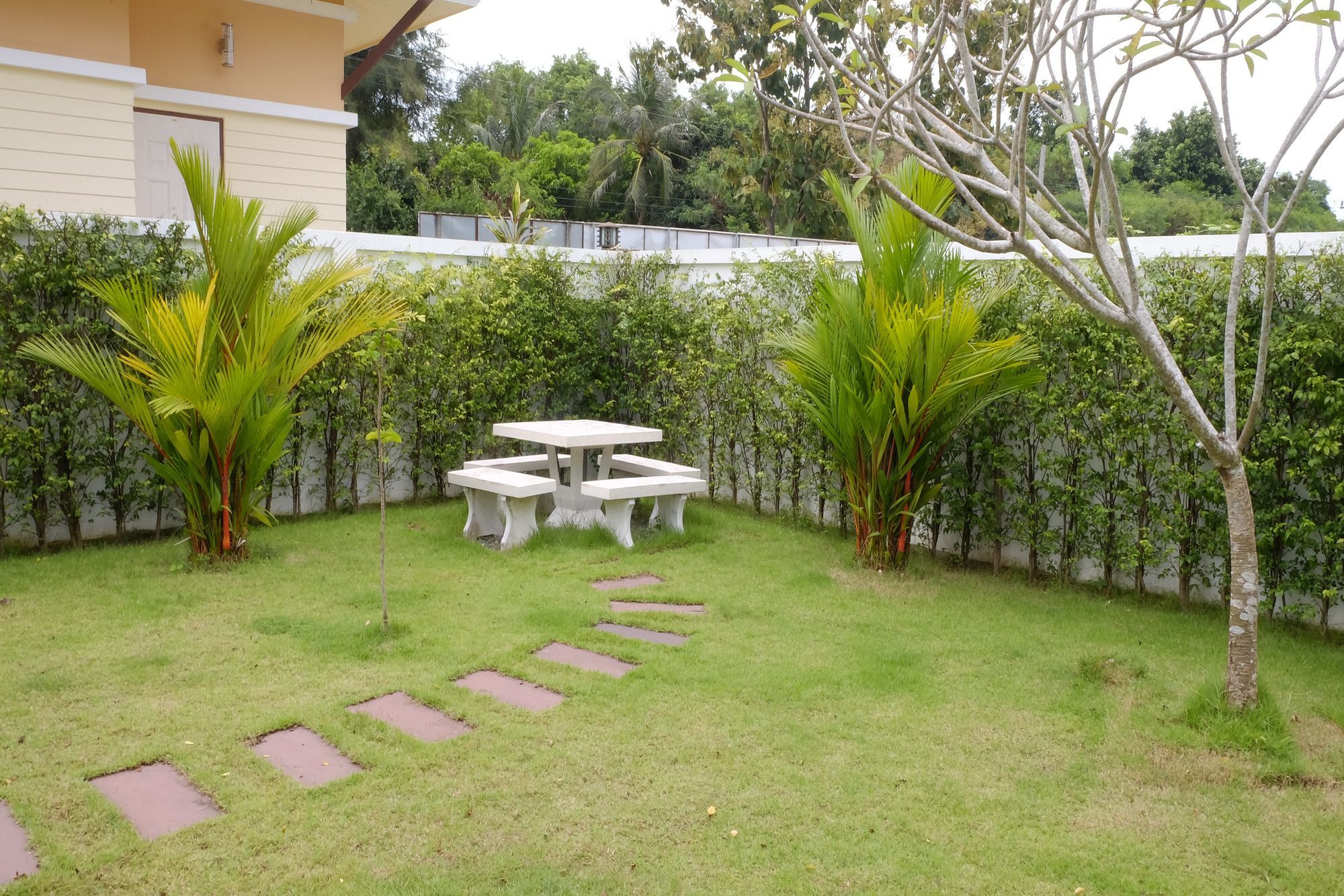 Hotel Ban Sumalai Rayong Esterno foto