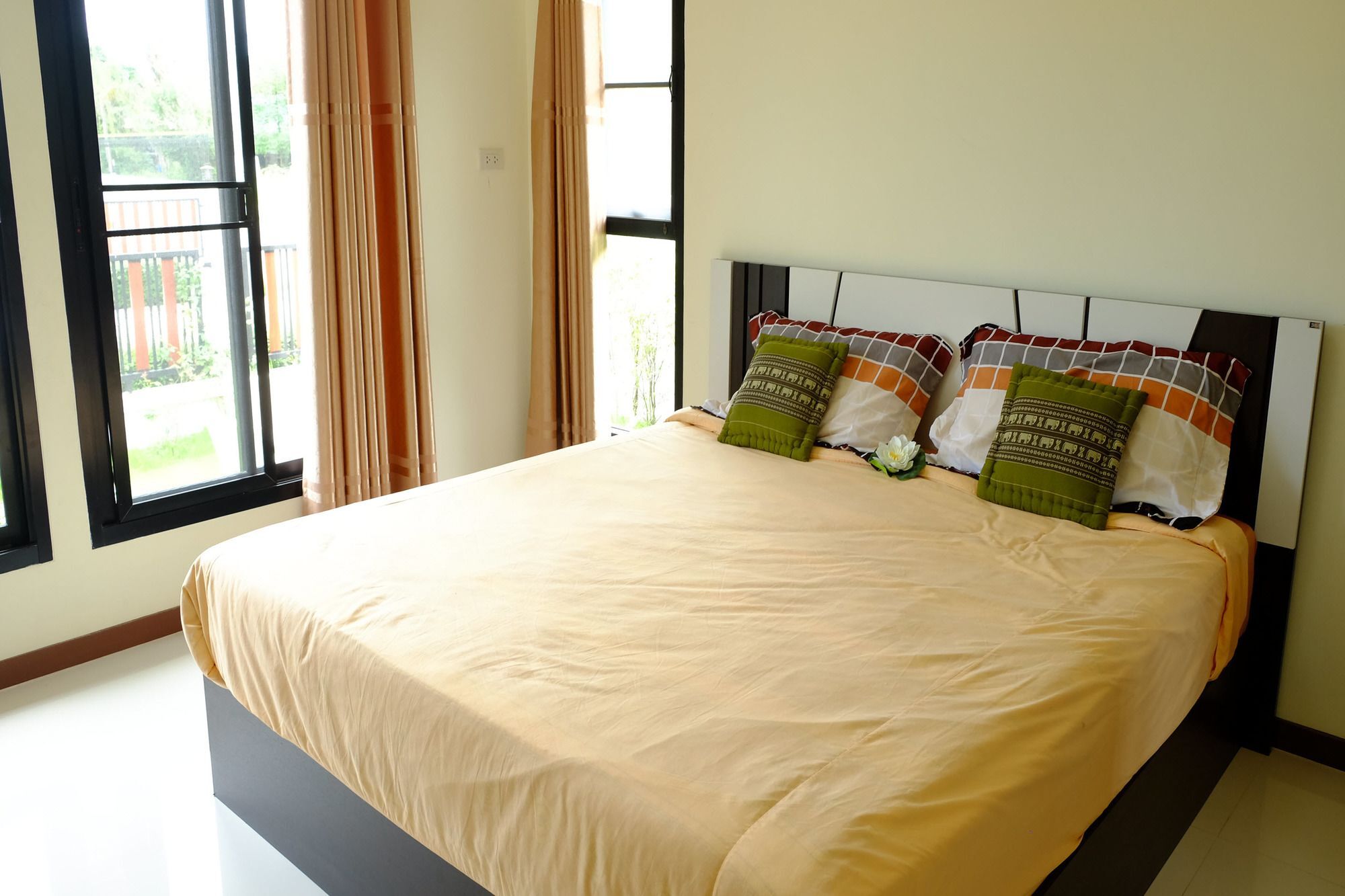 Hotel Ban Sumalai Rayong Esterno foto