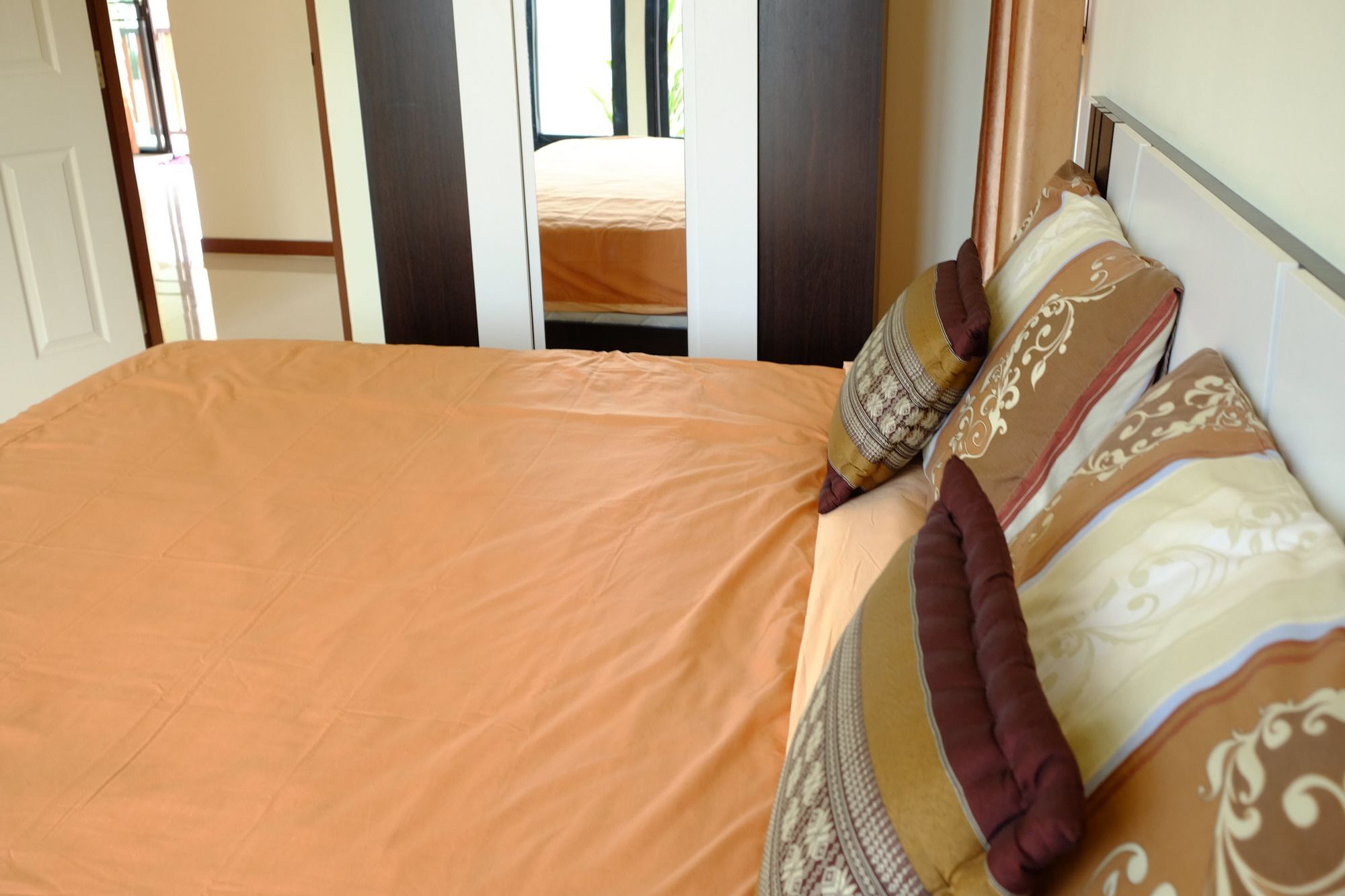 Hotel Ban Sumalai Rayong Esterno foto