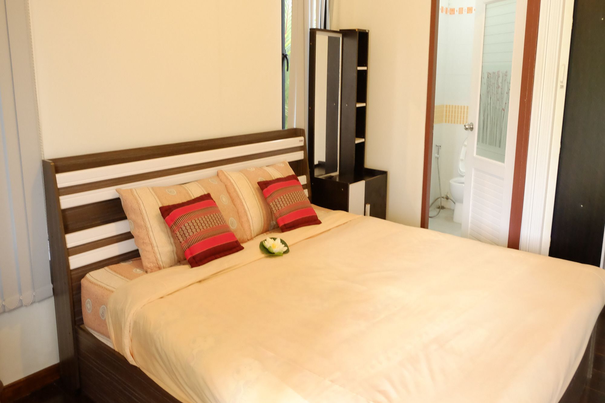 Hotel Ban Sumalai Rayong Esterno foto