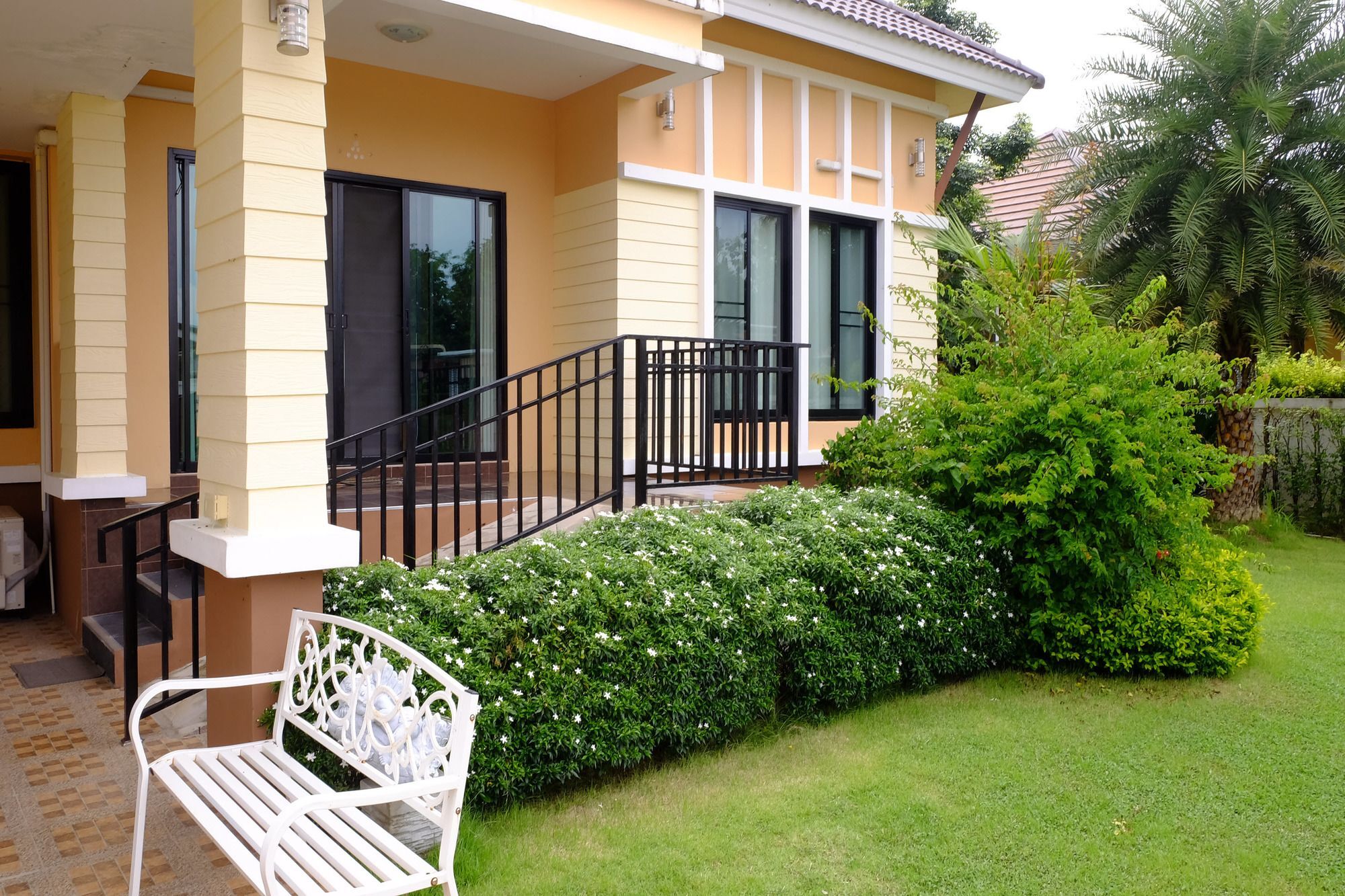 Hotel Ban Sumalai Rayong Esterno foto
