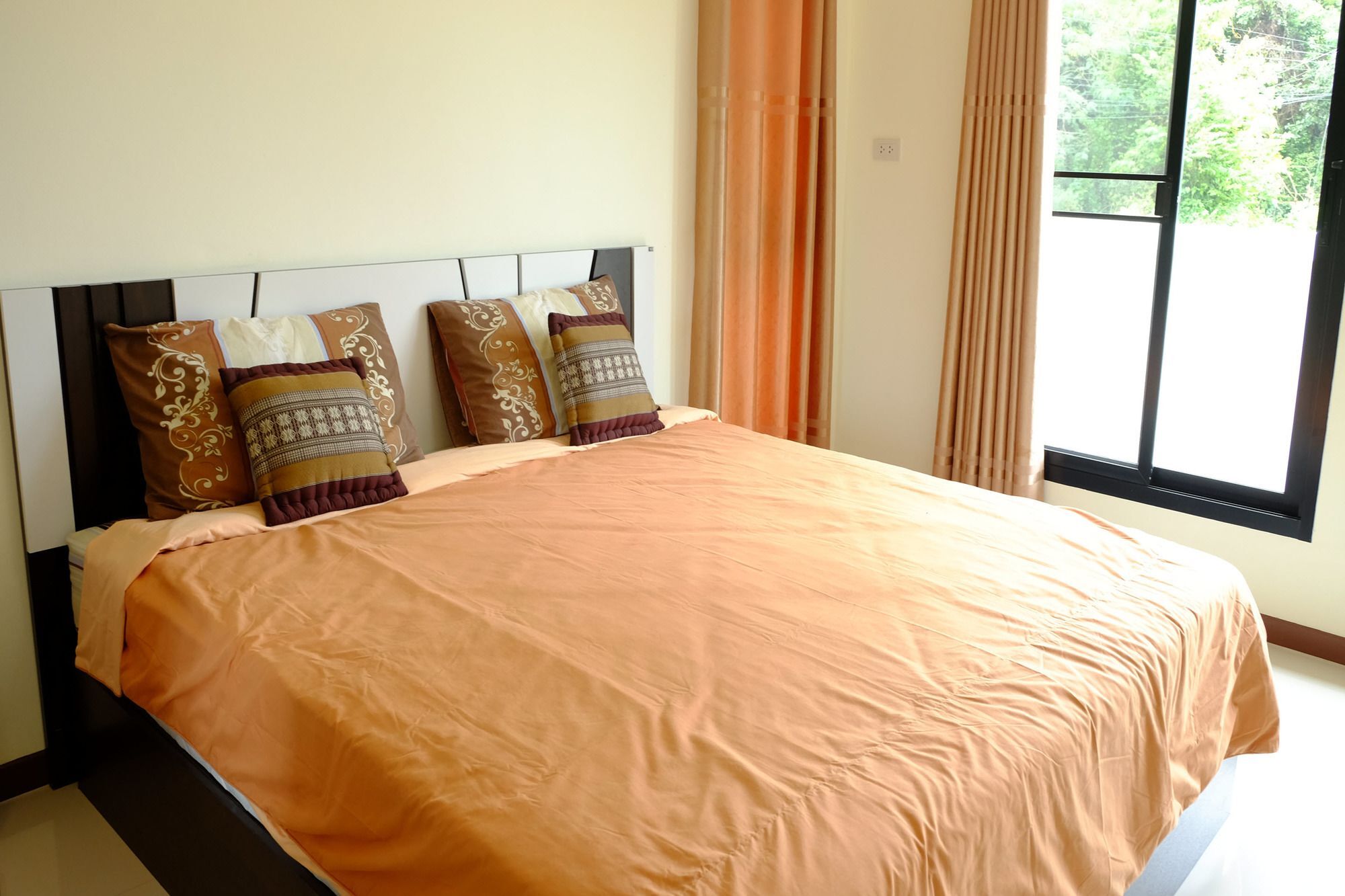 Hotel Ban Sumalai Rayong Esterno foto