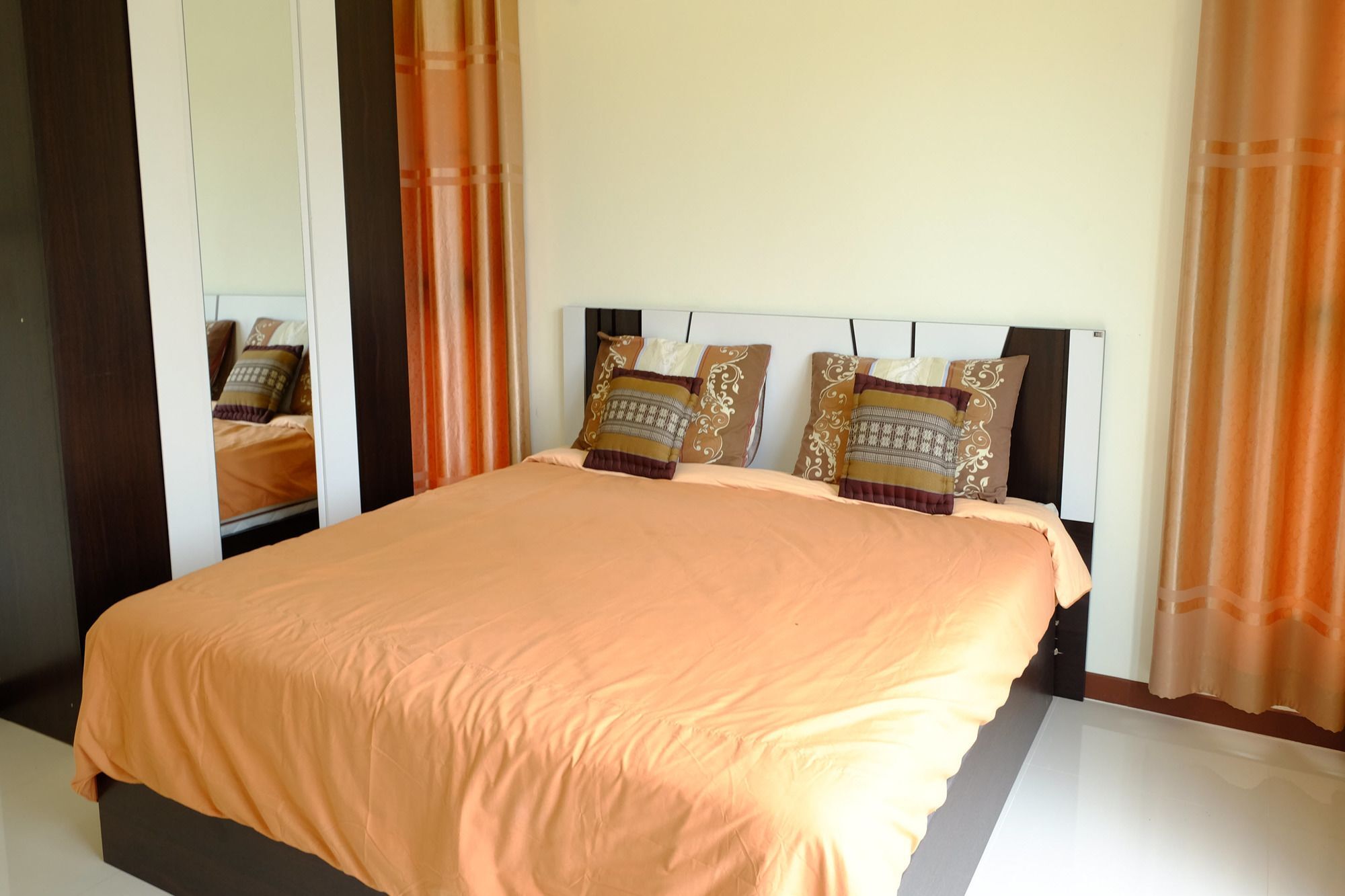 Hotel Ban Sumalai Rayong Esterno foto